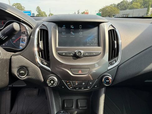 Certified 2018 Chevrolet Cruze LT w/ Convenience Package FWD image 21
