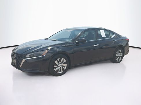 Used 2023 Nissan Altima 2.5 S FWD image 3