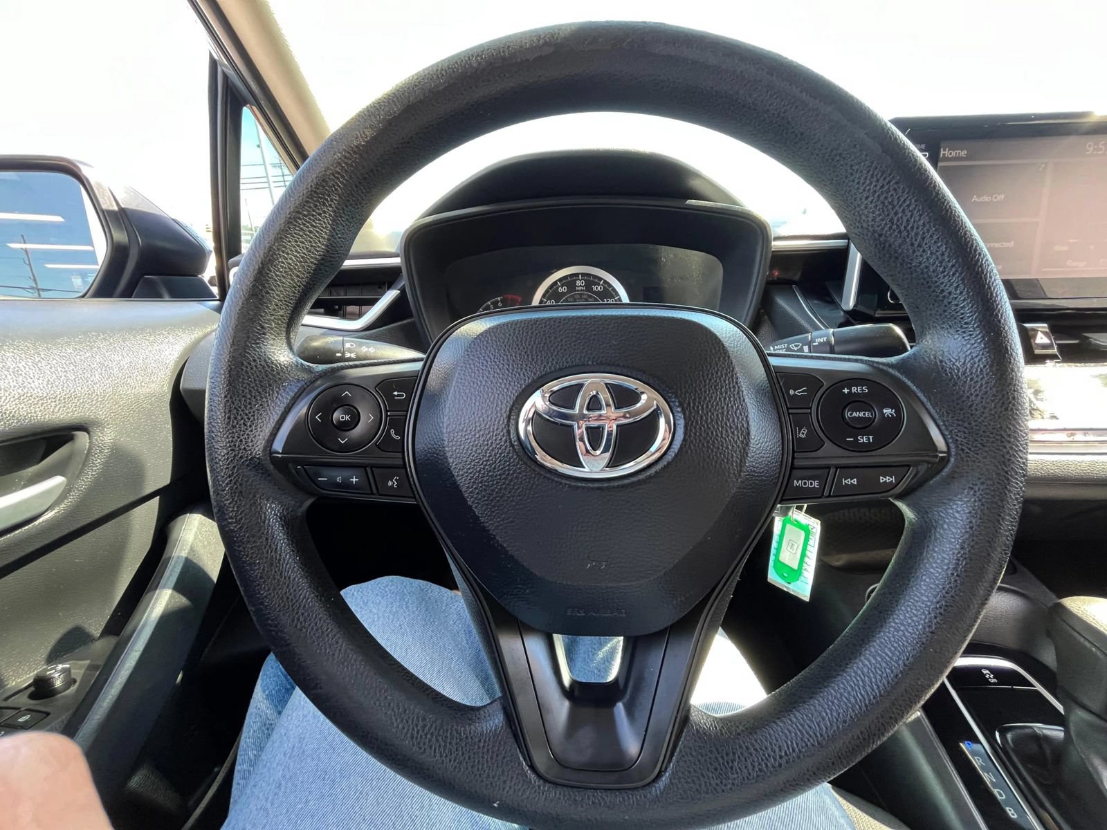 Used 2020 Toyota Corolla LE FWD image 14