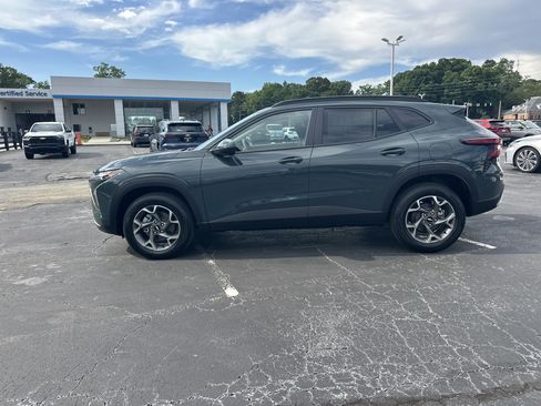 New 2026 Chevrolet Trax LT w/ LT Convenience Package FWD image 6