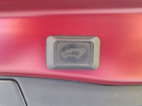 Used 2021 Toyota RAV4 XLE Premium AWD/4WD image 6