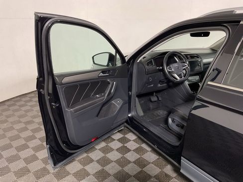Used 2022 Volkswagen Tiguan SE AWD/4WD image 18