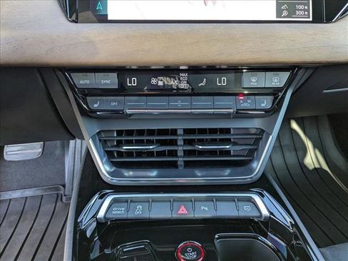 Used 2022 Audi e-tron GT Premium Plus image 16