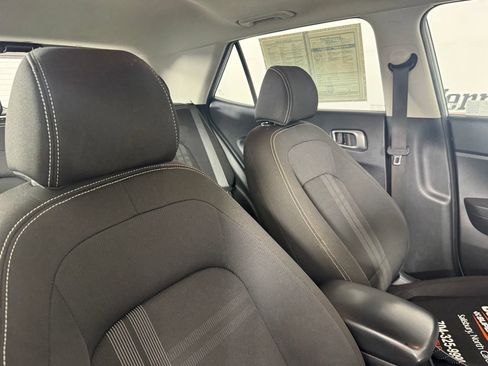 Used 2025 Hyundai Venue SEL FWD image 34