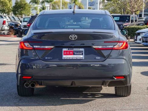 Used 2025 Toyota Camry SE image 5