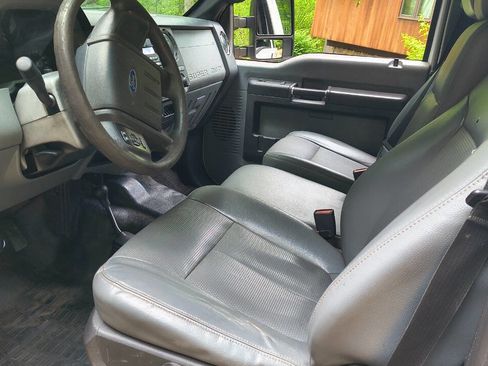 Used 2015 Ford F250 XL w/ Power Equipment Group AWD/4WD image 4