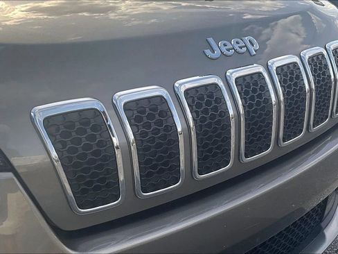 Used 2019 Jeep Cherokee Limited image 29