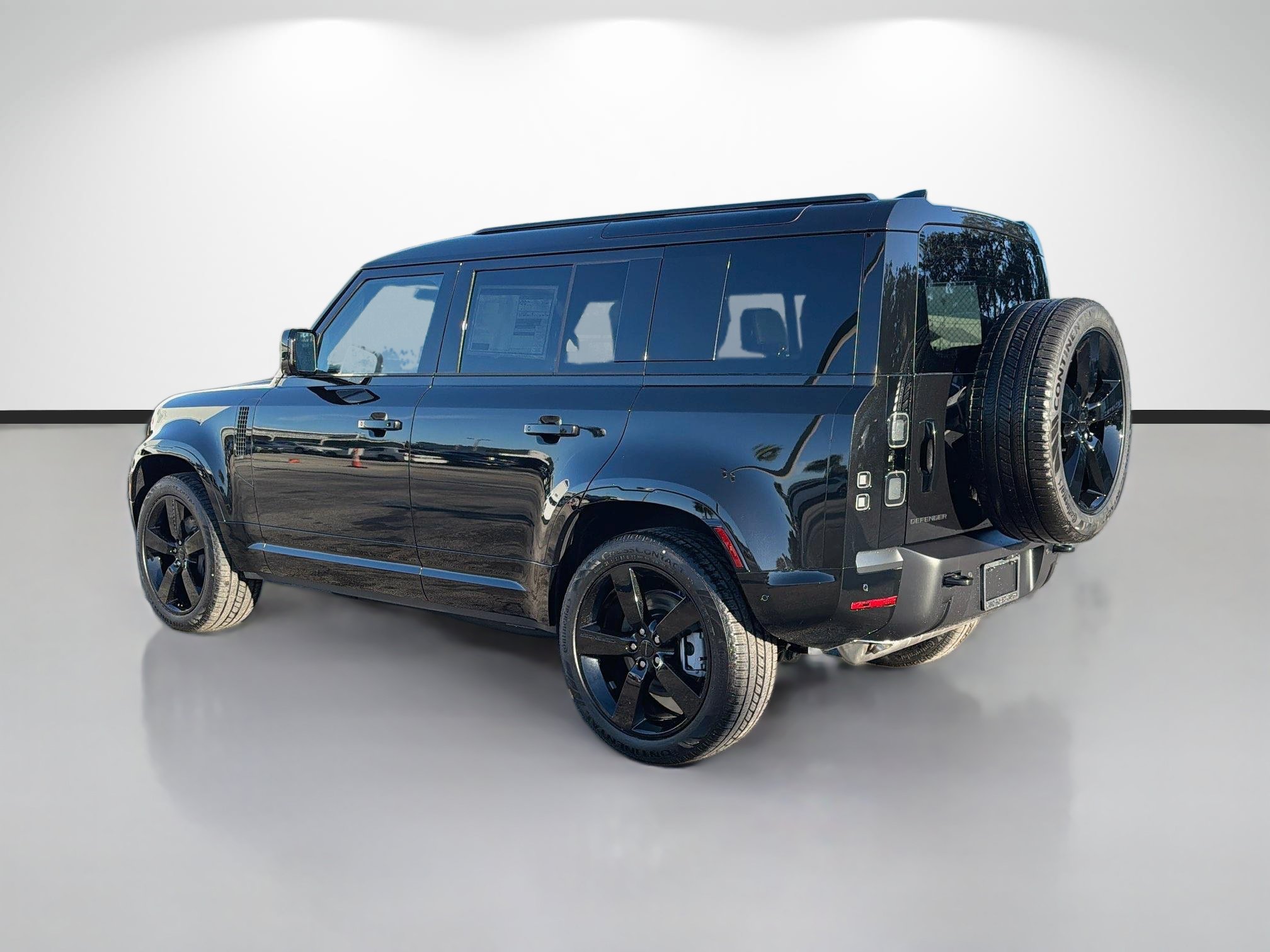 New 2026 Land Rover Defender 110 X-Dynamic SE AWD/4WD image 3