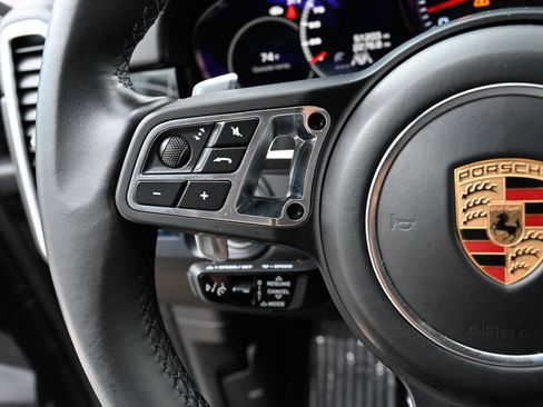 Used 2021 Porsche Cayenne Turbo AWD/4WD image 25