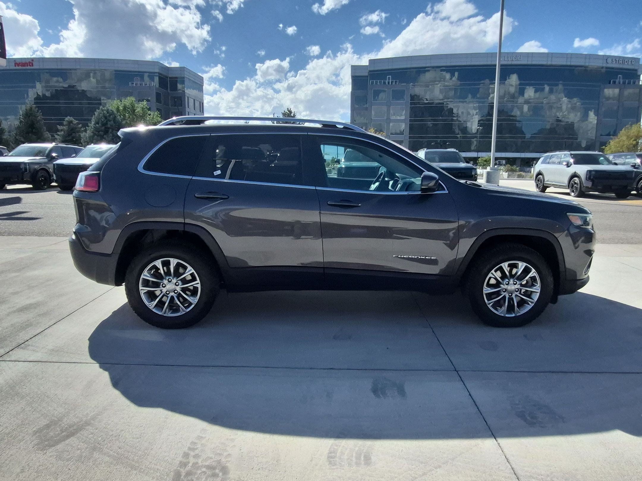 Used 2019 Jeep Cherokee Latitude Plus w/ Comfort/Convenience Group AWD/4WD image 7