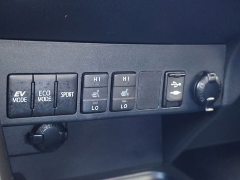 Used 2018 Toyota RAV4 Limited AWD/4WD image 23