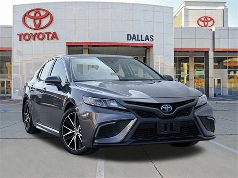 Used 2023 Toyota Camry SE image 1