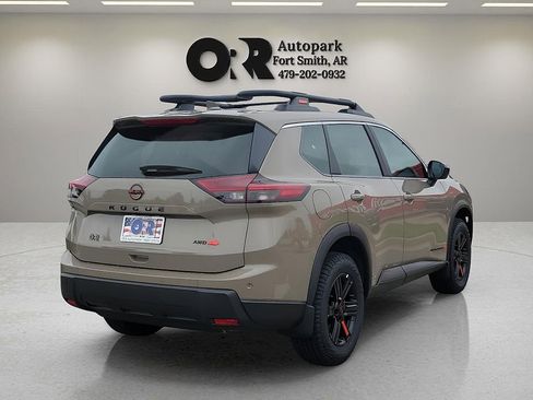 Used 2025 Nissan Rogue SV image 5