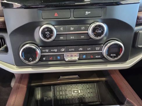 Used 2022 Ford Expedition Limited AWD/4WD image 26