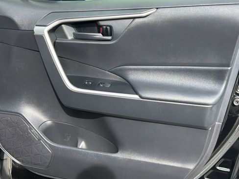 Used 2021 Toyota RAV4 LE FWD image 32