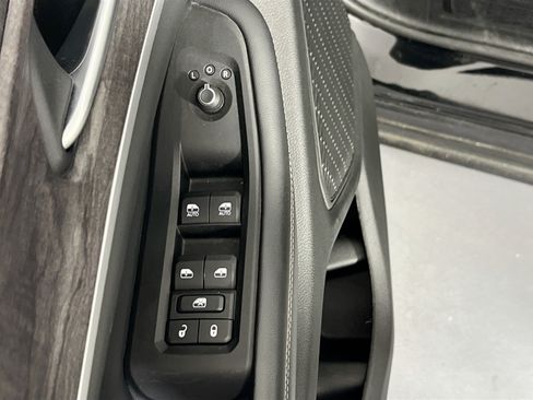 Used 2023 Jeep Grand Cherokee L Limited w/ Black Appearance Package AWD/4WD image 18