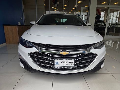 Used 2023 Chevrolet Malibu LT FWD image 2