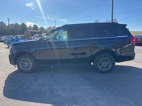 New 2026 Ford Expedition Active image 4