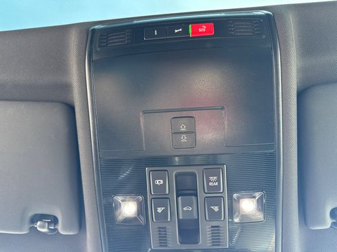 Used 2023 Volkswagen Tiguan SEL R-Line image 11