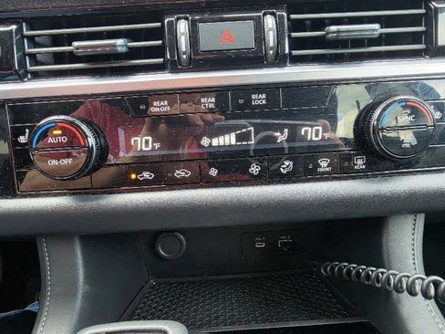Used 2025 Nissan Pathfinder SV AWD/4WD image 18