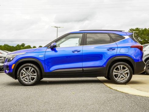 Used 2023 Kia Seltos S w/ Navigation Package AWD/4WD image 9