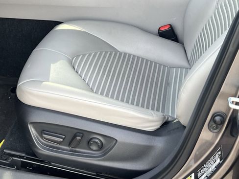 Used 2024 Toyota Camry SE image 14