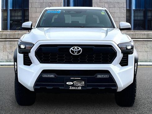 Used 2025 Toyota Tacoma TRD Off-Road AWD/4WD image 3