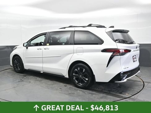 Used 2025 Toyota Sienna XSE AWD/4WD image 4