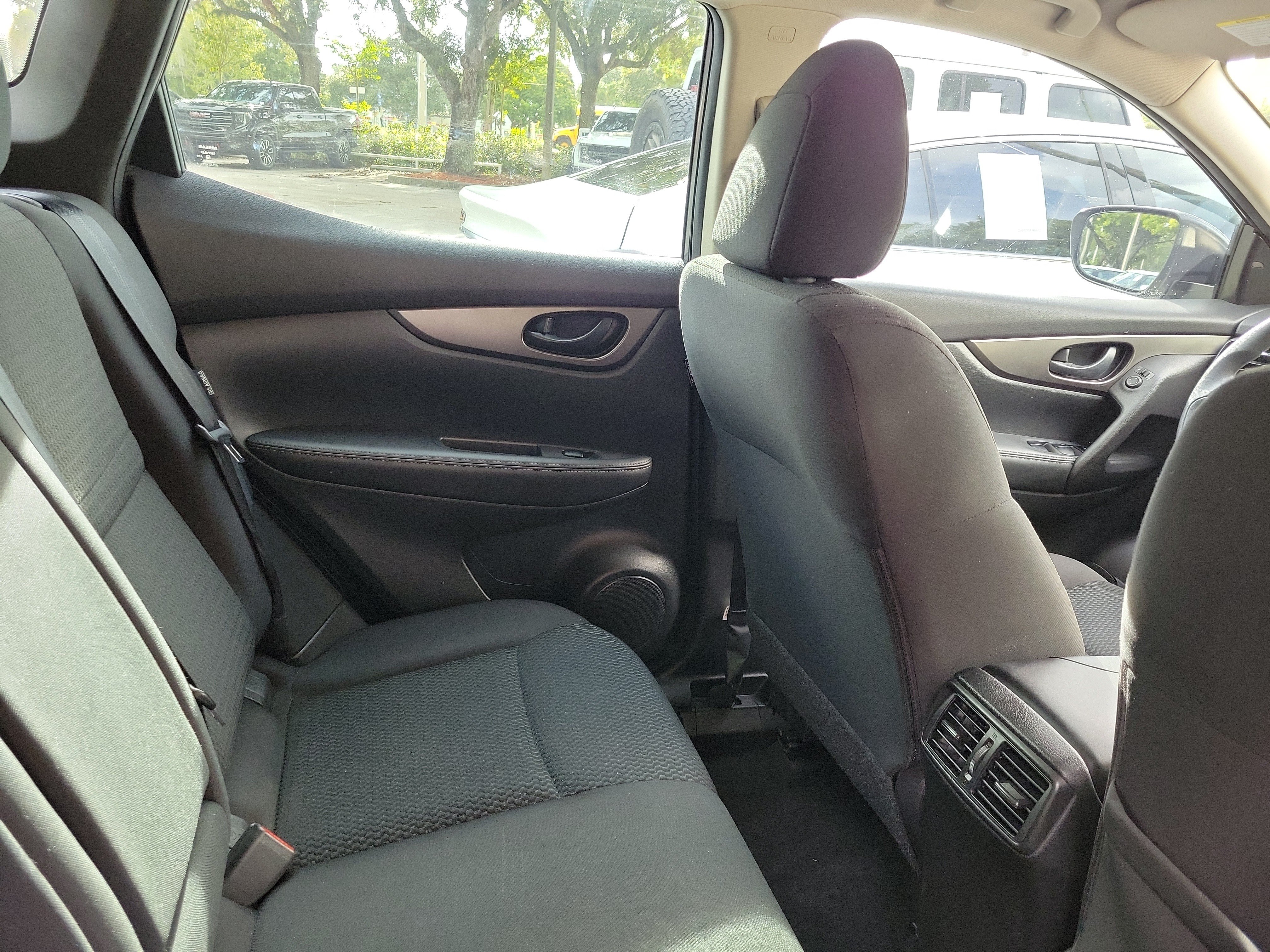 Used 2020 Nissan Rogue Sport S FWD image 10