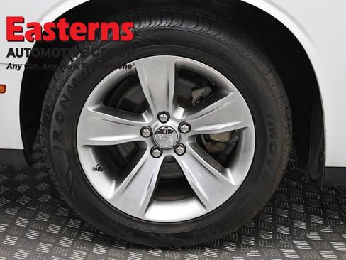 Used 2022 Dodge Challenger SXT image 30