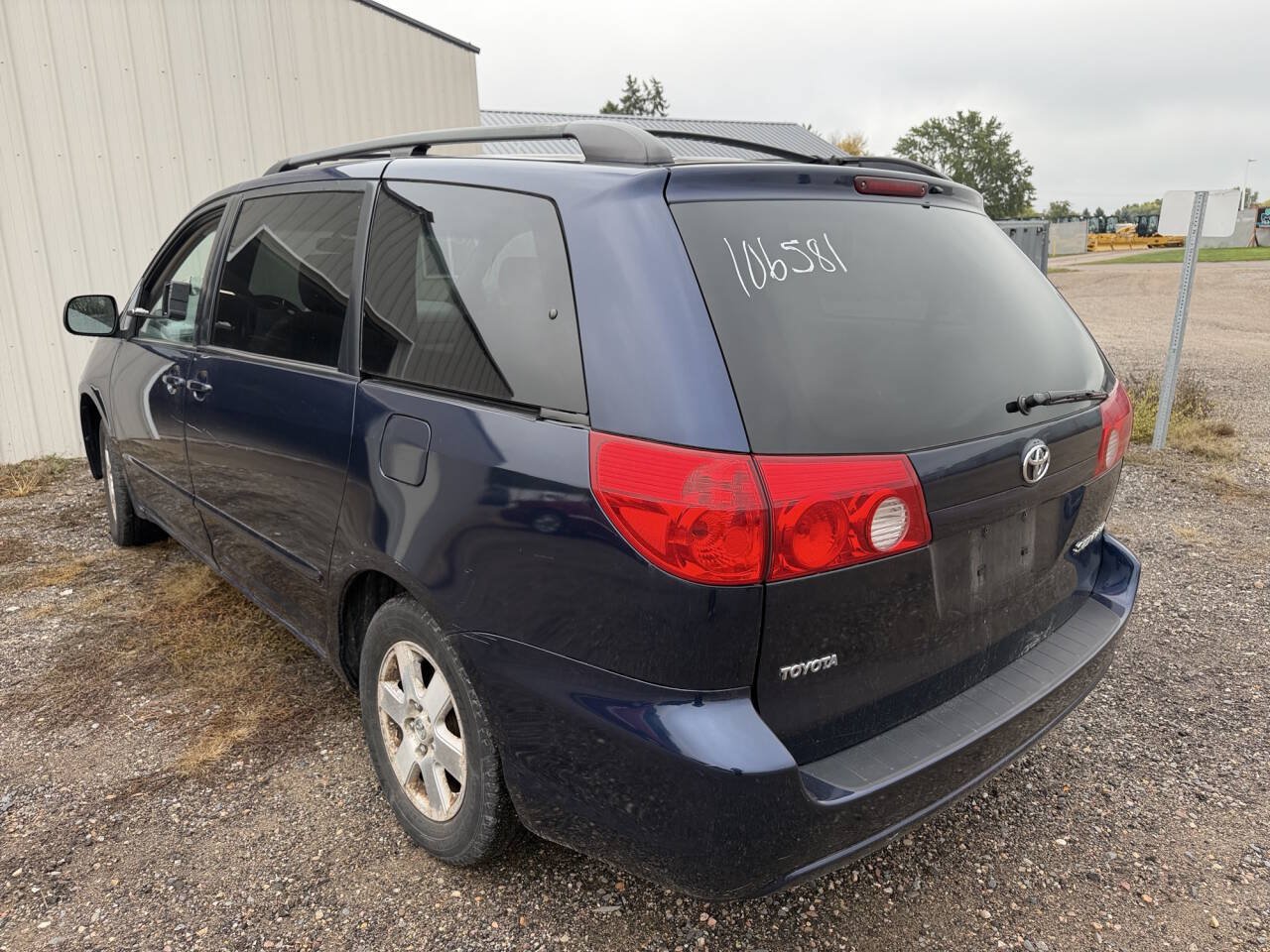 Used 2006 Toyota Sienna LE w/ LE Pkg 4 FWD image 3