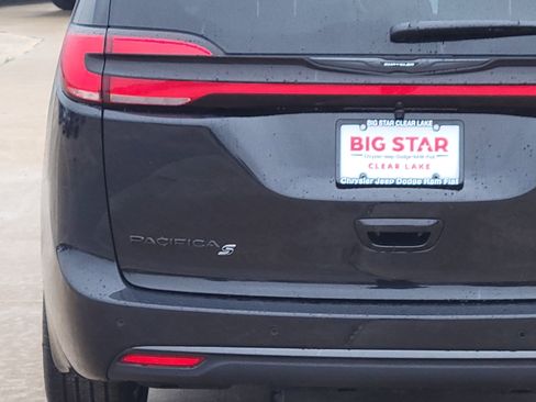New 2026 Chrysler Pacifica Select w/ S Appearance Package image 7