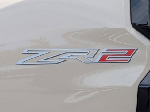 Used 2024 Chevrolet Colorado ZR2 w/ ZR2 Convenience Package III AWD/4WD image 10