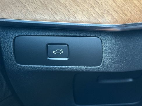 Certified 2024 Volvo XC90 B5 Plus AWD/4WD image 33