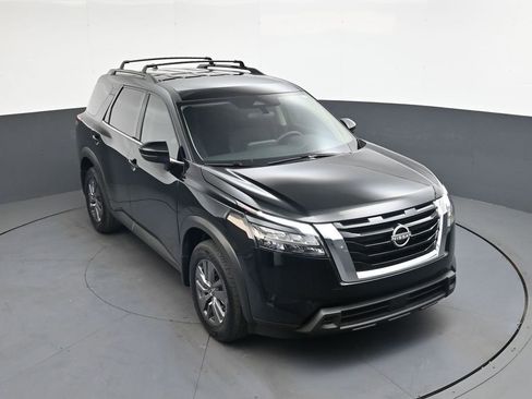 Used 2025 Nissan Pathfinder SV AWD/4WD image 36
