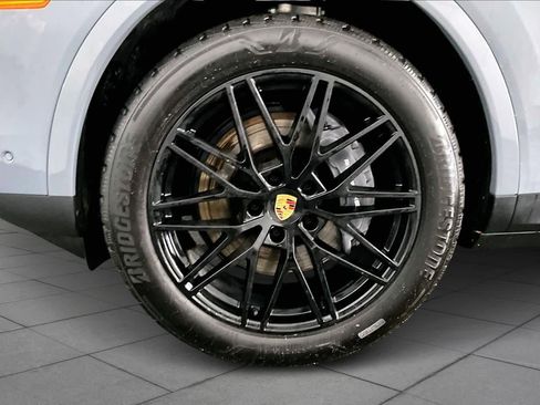 Used 2024 Porsche Cayenne image 10