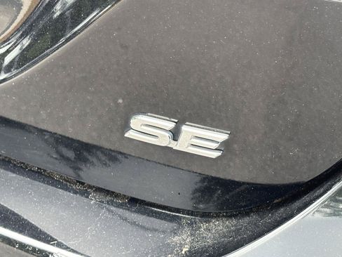 Used 2019 Toyota Camry SE FWD image 10