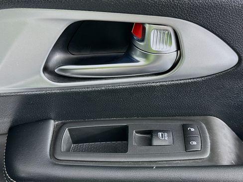 Used 2020 Chrysler Pacifica Touring-L Plus FWD image 29