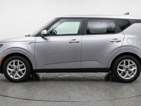 Used 2025 Kia Soul LX w/ LX Technology Package FWD image 5