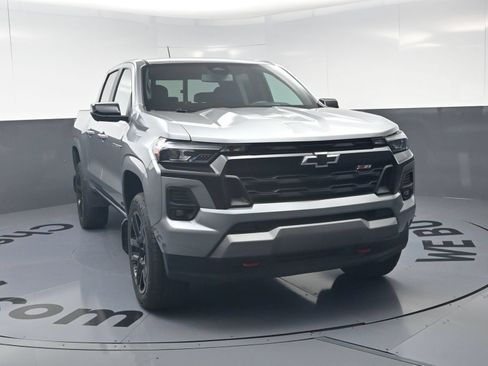 Used 2024 Chevrolet Colorado Z71 w/ Z71 Convenience Package 2 AWD/4WD image 3