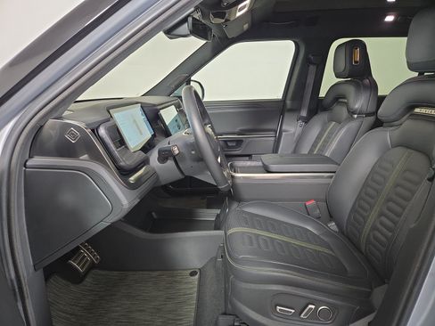 Used 2024 Rivian R1S Adventure AWD/4WD image 20