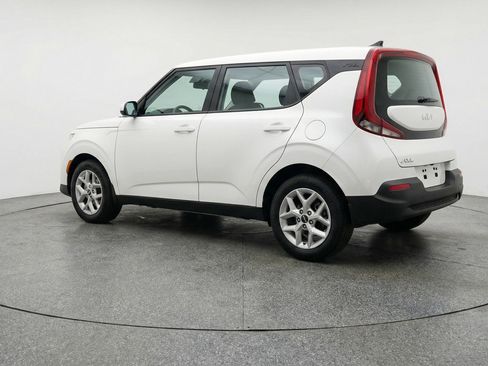 Used 2025 Kia Soul LX w/ LX Technology Package FWD image 6