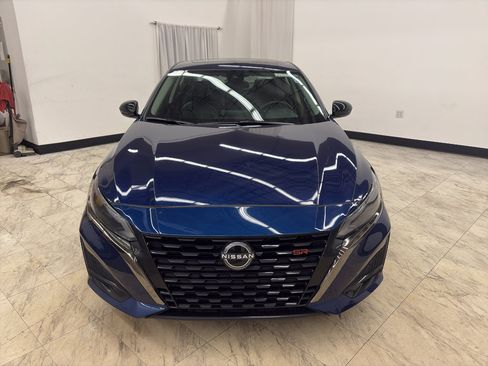 Used 2024 Nissan Altima 2.5 SR image 2