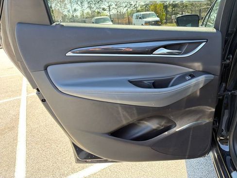 Used 2020 Buick Enclave Essence image 22