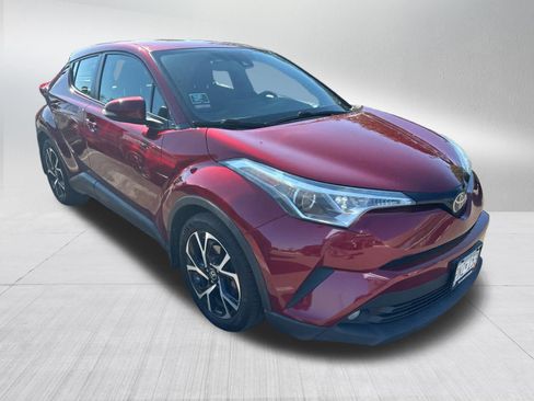 Used 2018 Toyota C-HR XLE FWD image 3