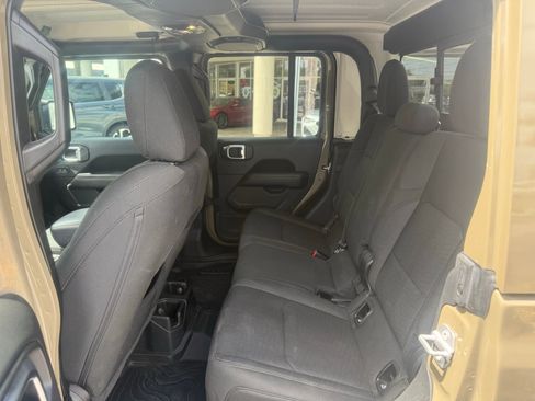 Used 2020 Jeep Gladiator Overland w/ Dual Top Group image 9