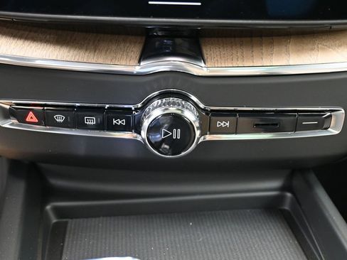New 2026 Volvo XC60 B5 Plus w/ Protection Package Premier AWD/4WD image 31