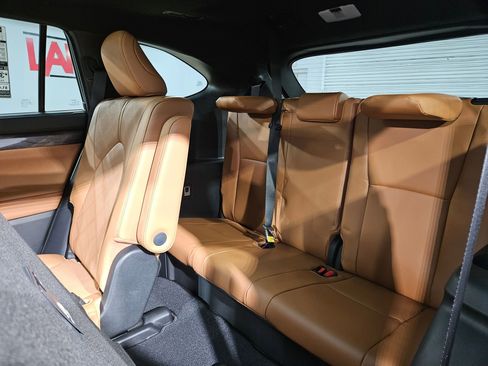New 2026 Toyota Highlander Platinum AWD/4WD image 22