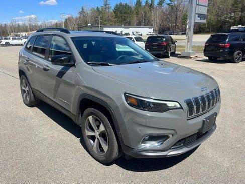 Used 2022 Jeep Cherokee Limited AWD/4WD image 3