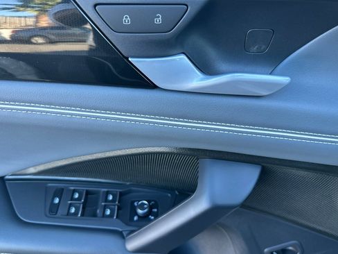 New 2026 Volkswagen Tiguan SEL R-Line AWD/4WD image 9